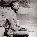 039-05-sv-meditating-ganges.jpg